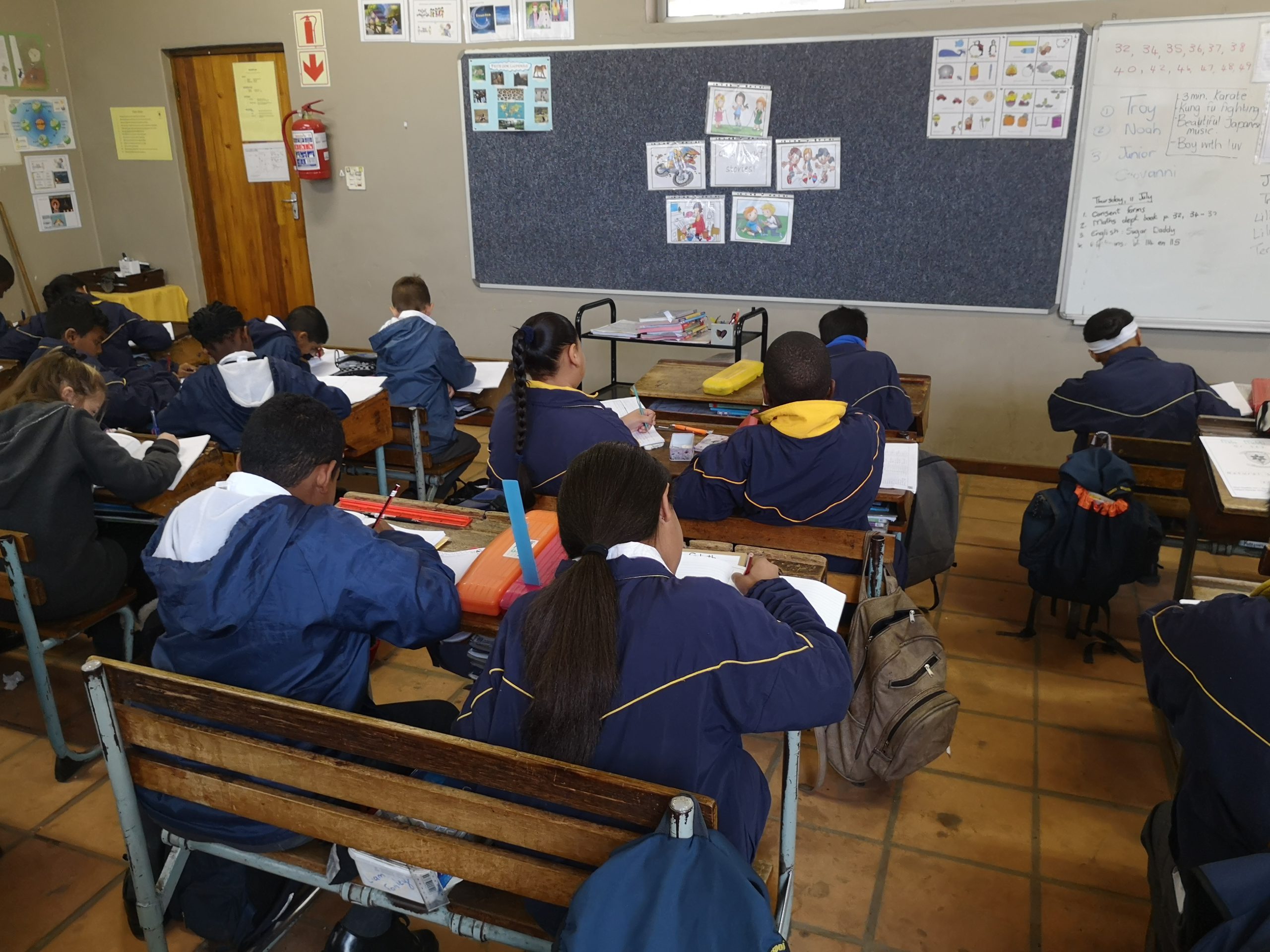 【南アフリカ共和国】小学校で教育プログラム