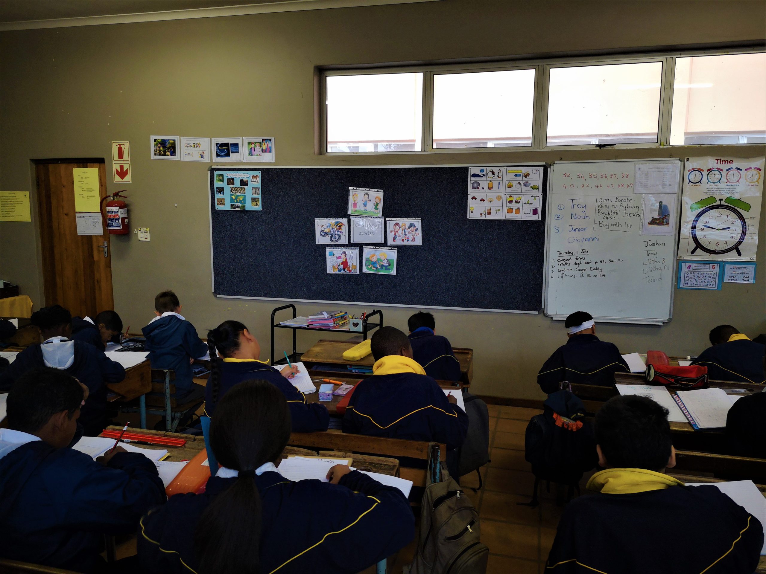 【南アフリカ共和国】小学校で教育プログラム