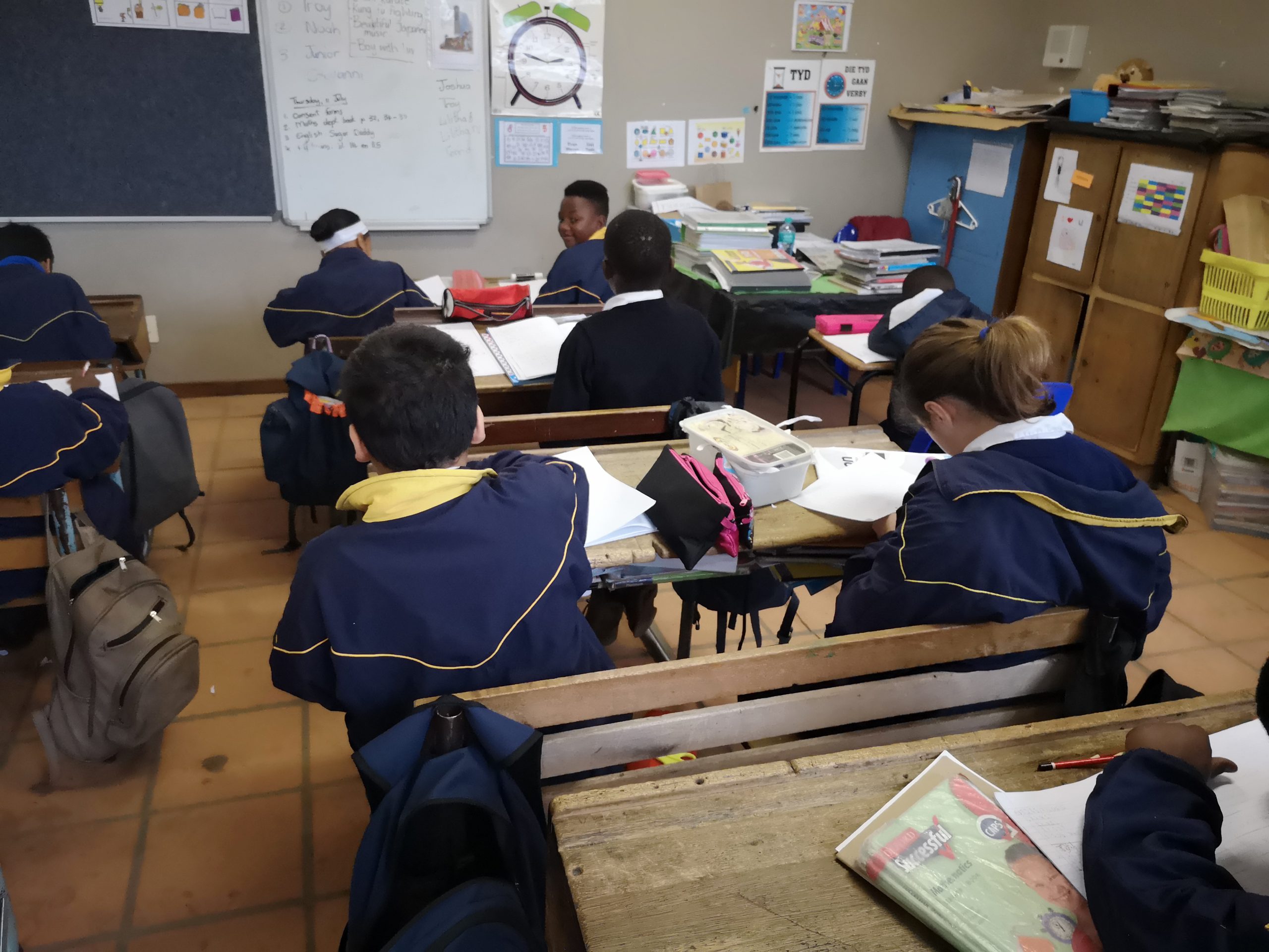 【南アフリカ共和国】小学校で教育プログラム