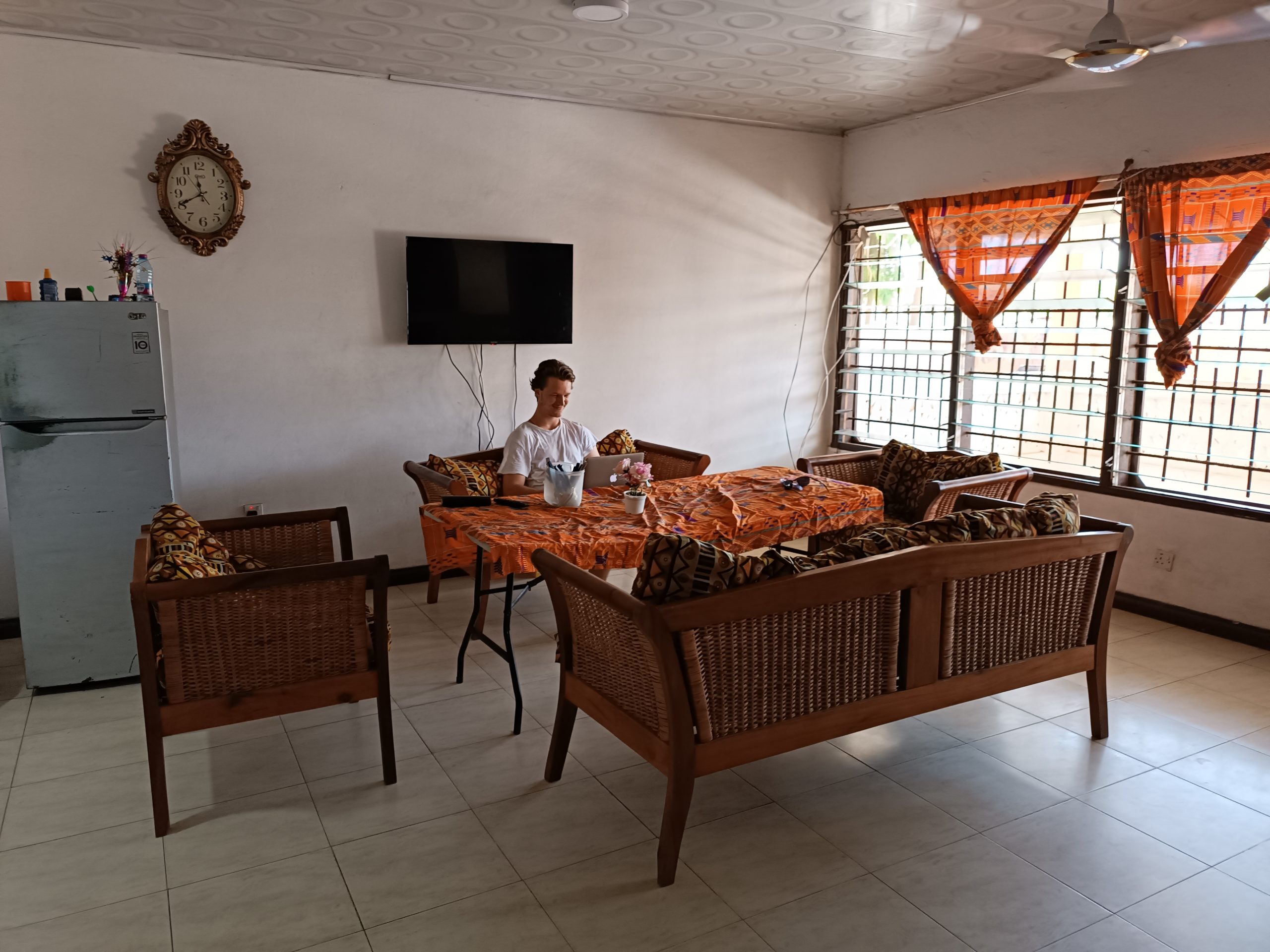 【ガーナ】建築と改修プログラム宿泊先画像